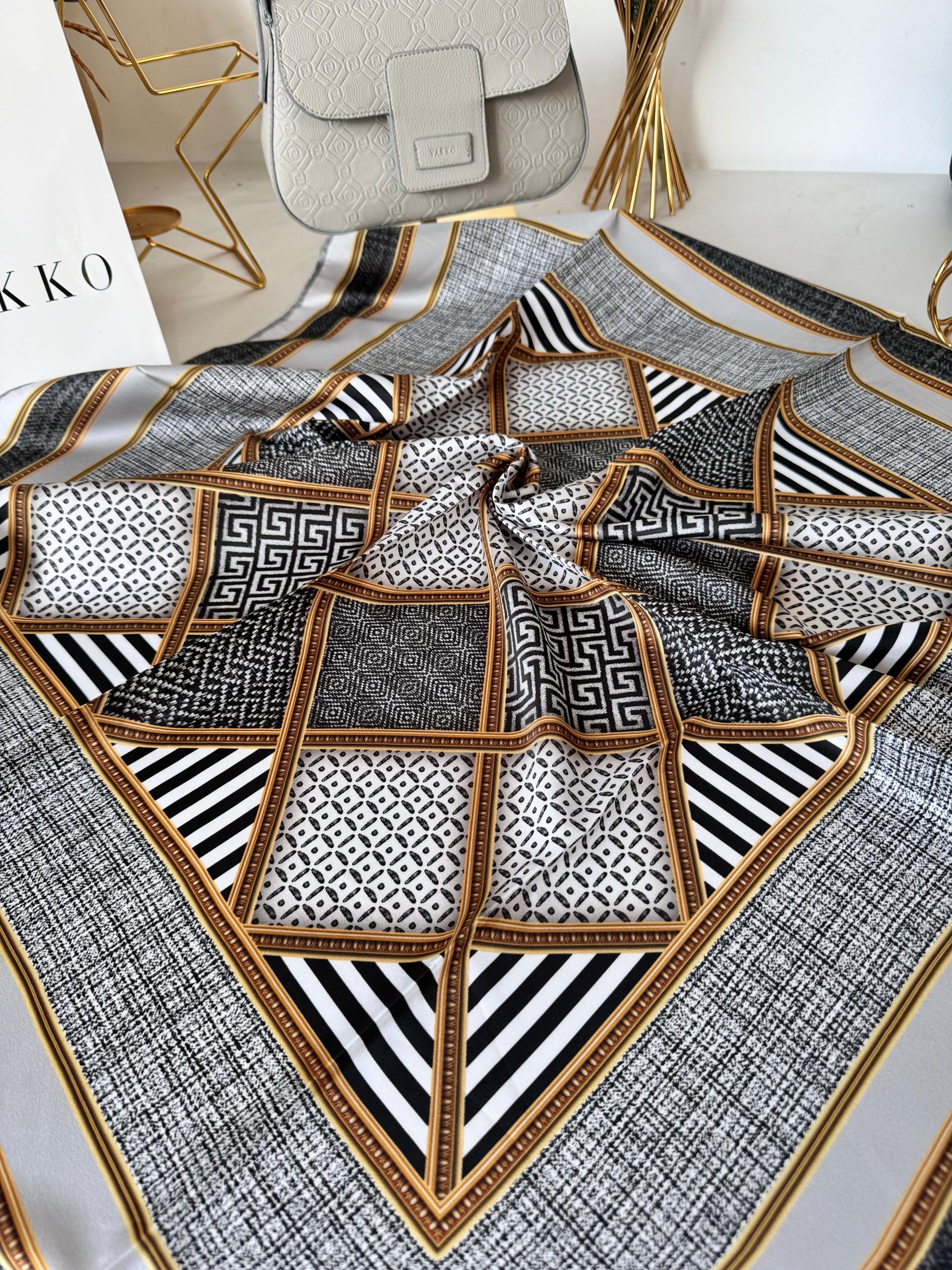 Colors Plus 44879 Desen Twill Eşarp - Siyah