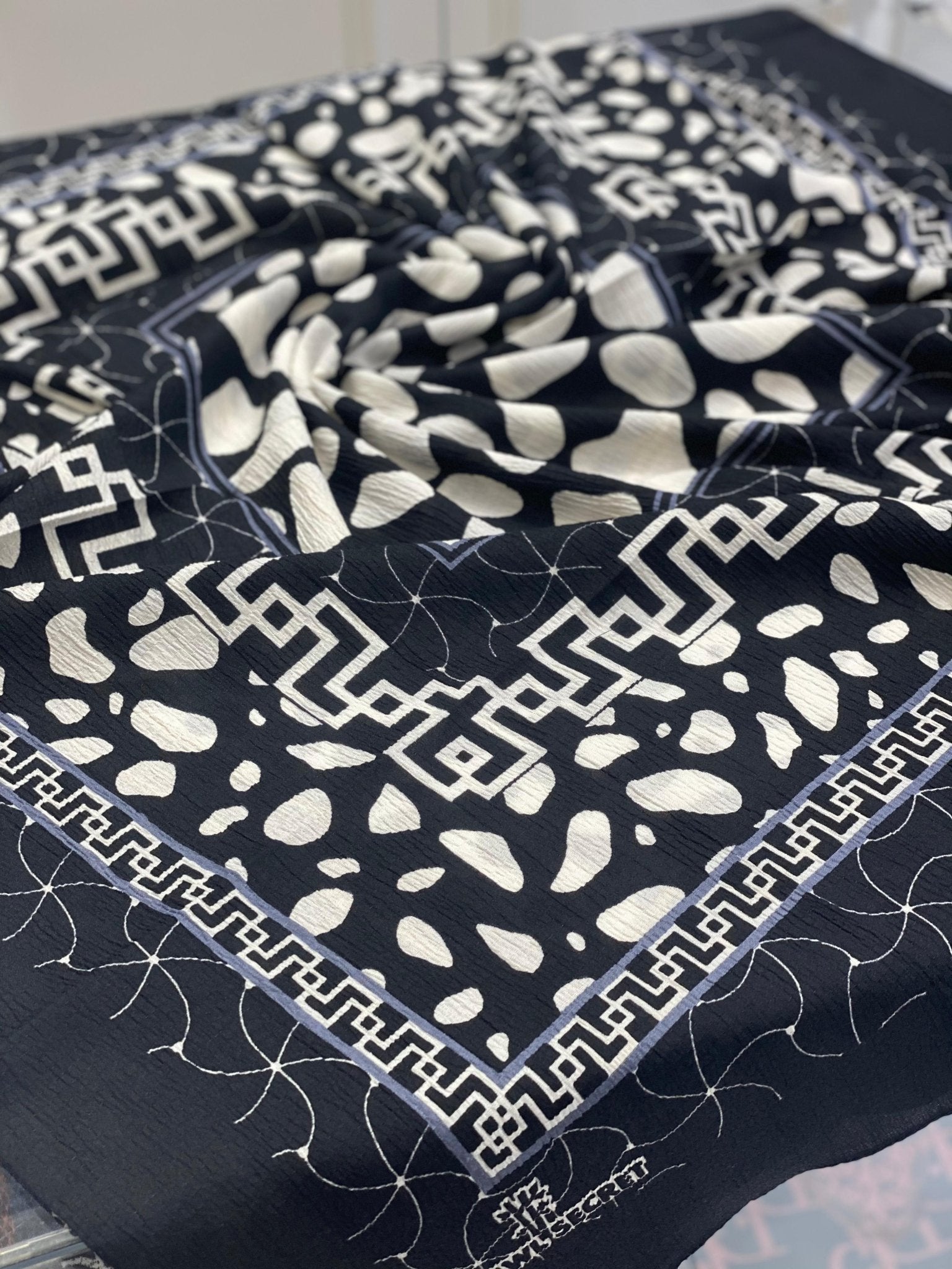 Dalmaçya Etnik Desenli Mio Cazz Eşarp - Siyah - Organic ScarfsOrganic Scarfs