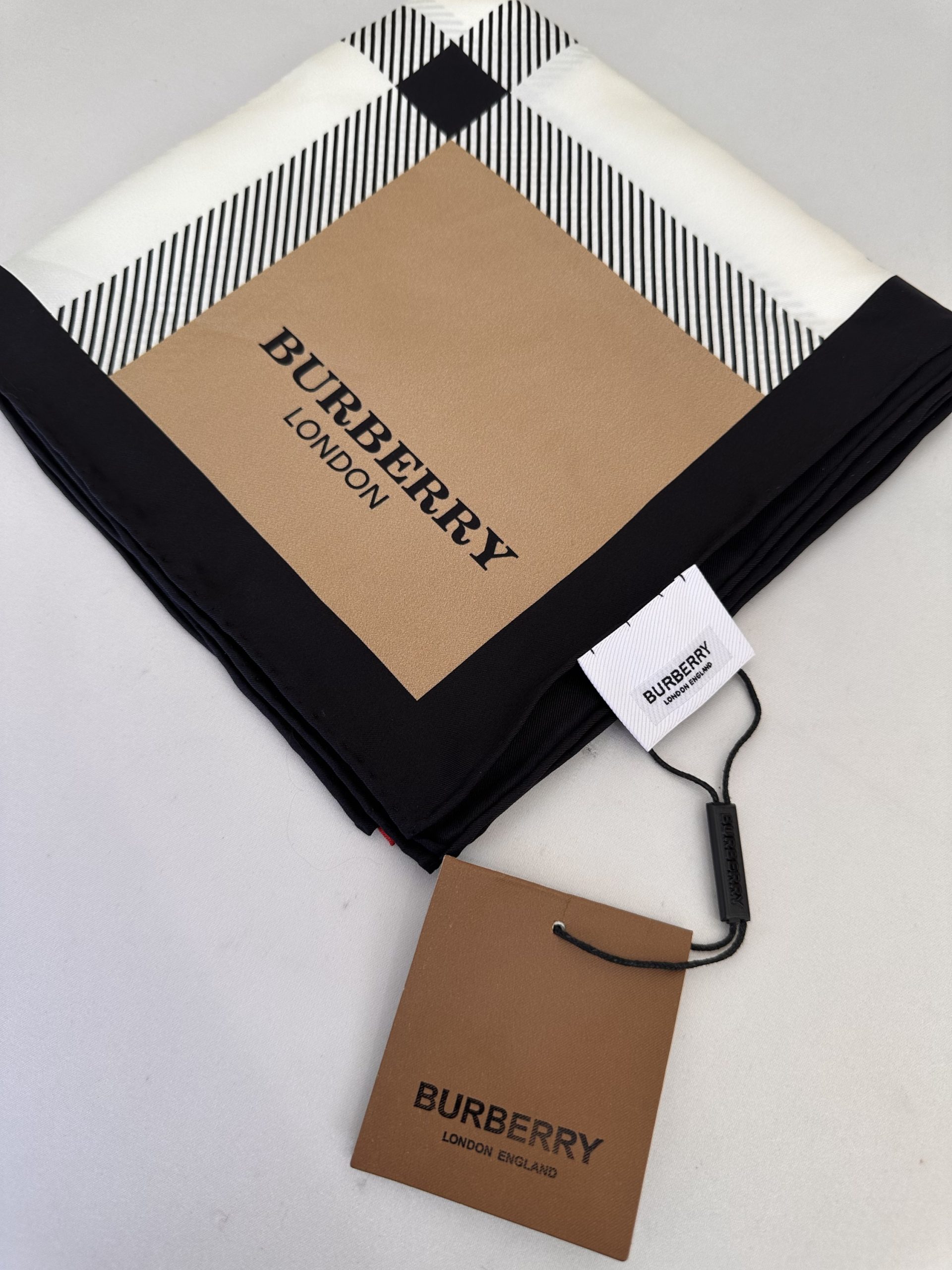 İthal İpek Burberry Eşarp 61001 - Görsel 2