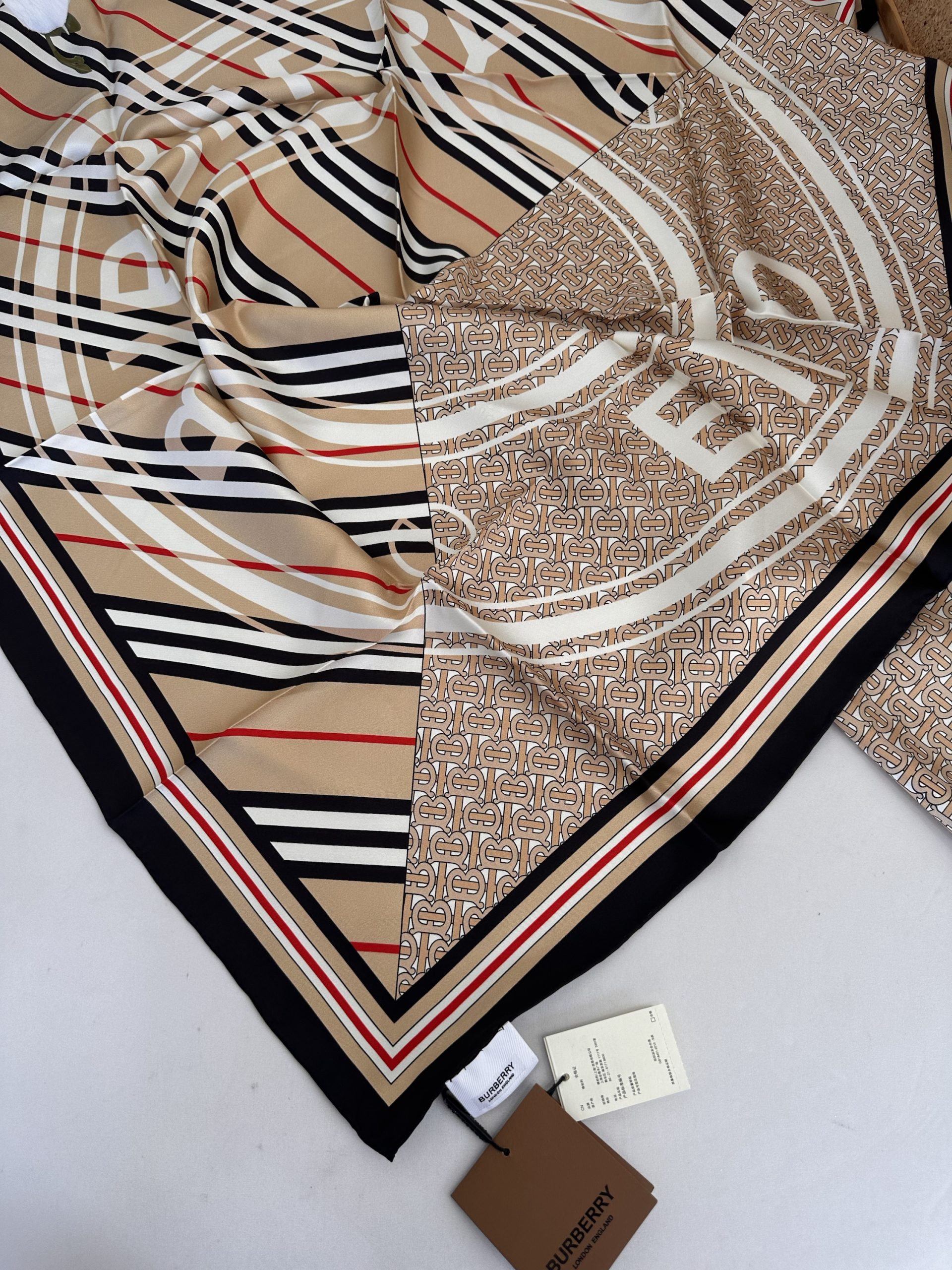 İthal İpek Burberry Eşarp 61001 - Görsel 3