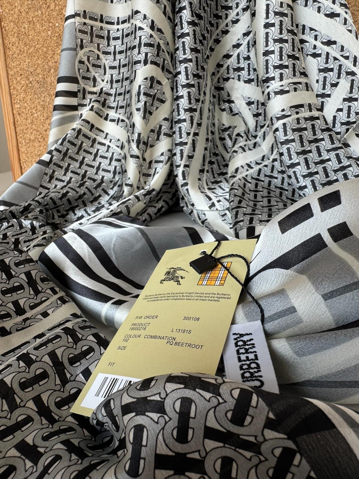 Burberry İthal Vual İpek Şal 014461 - Gri - Görsel 2