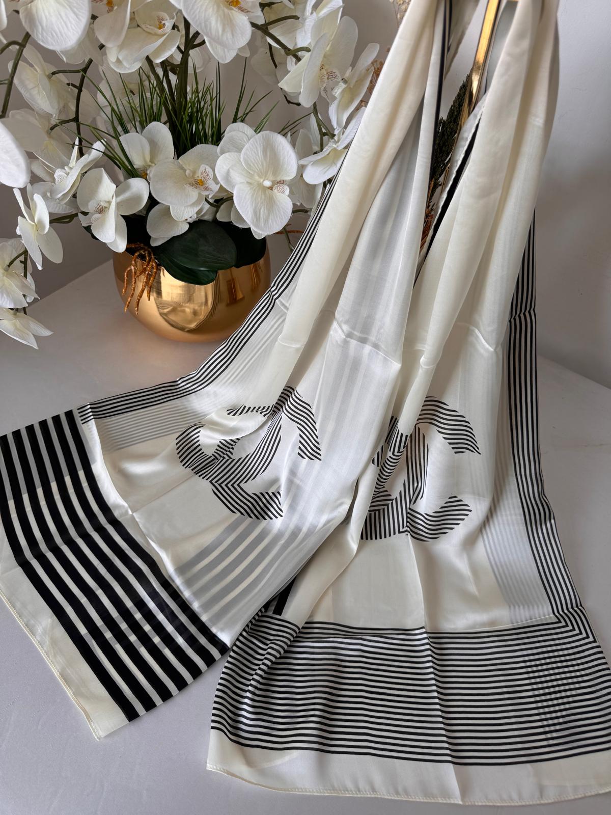 Chanel İthal Vual İpek Şal 014461 - Ekru - Görsel 3
