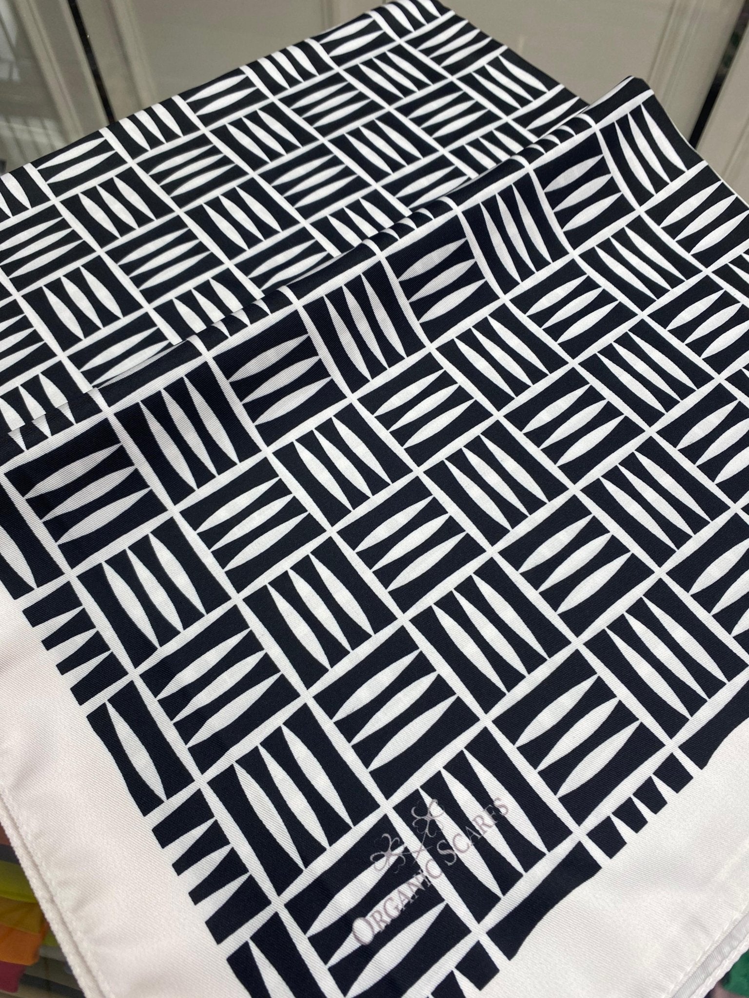 Kare Desen Twill Şal - Siyah - Organic ScarfsOrganic Scarfs