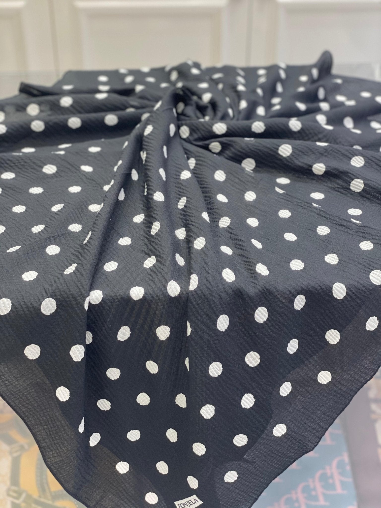 Siyah Beyaz Eşarp - B. Puantiye - Organic ScarfsOrganic Scarfs
