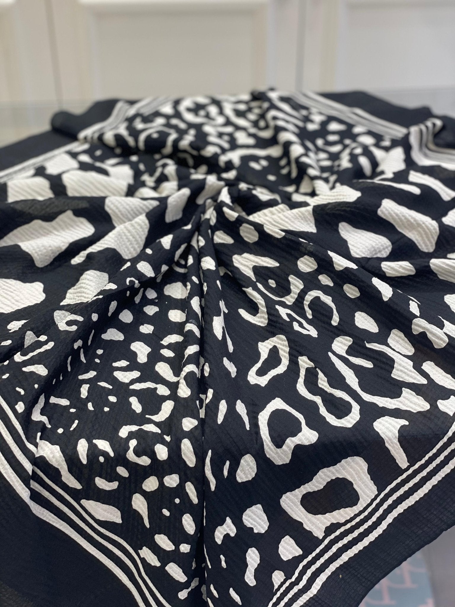 Siyah Beyaz Eşarp - Dalmaçya - Organic ScarfsOrganic Scarfs