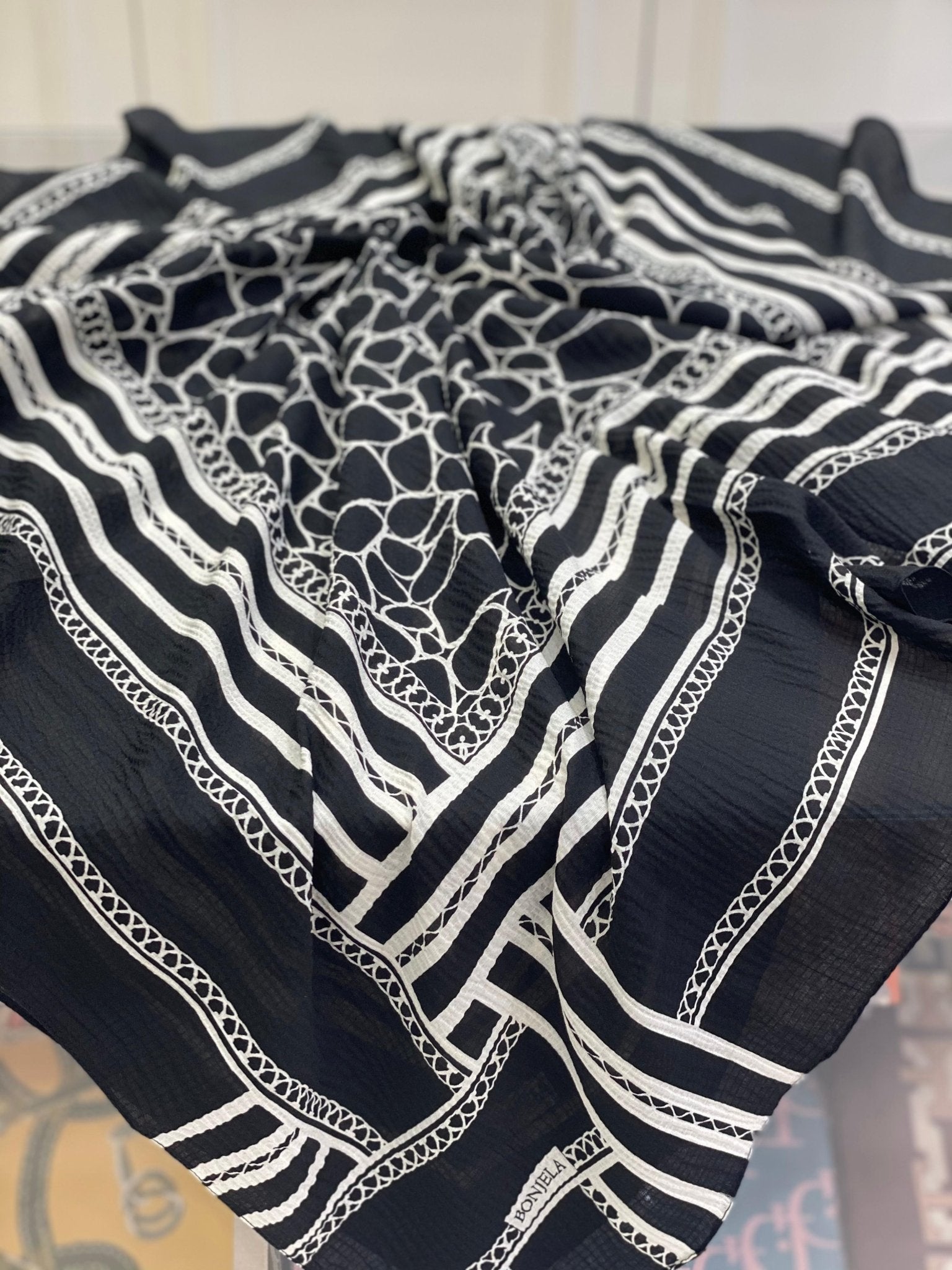 Siyah Beyaz Eşarp - Geometrik Desen - Organic ScarfsOrganic Scarfs
