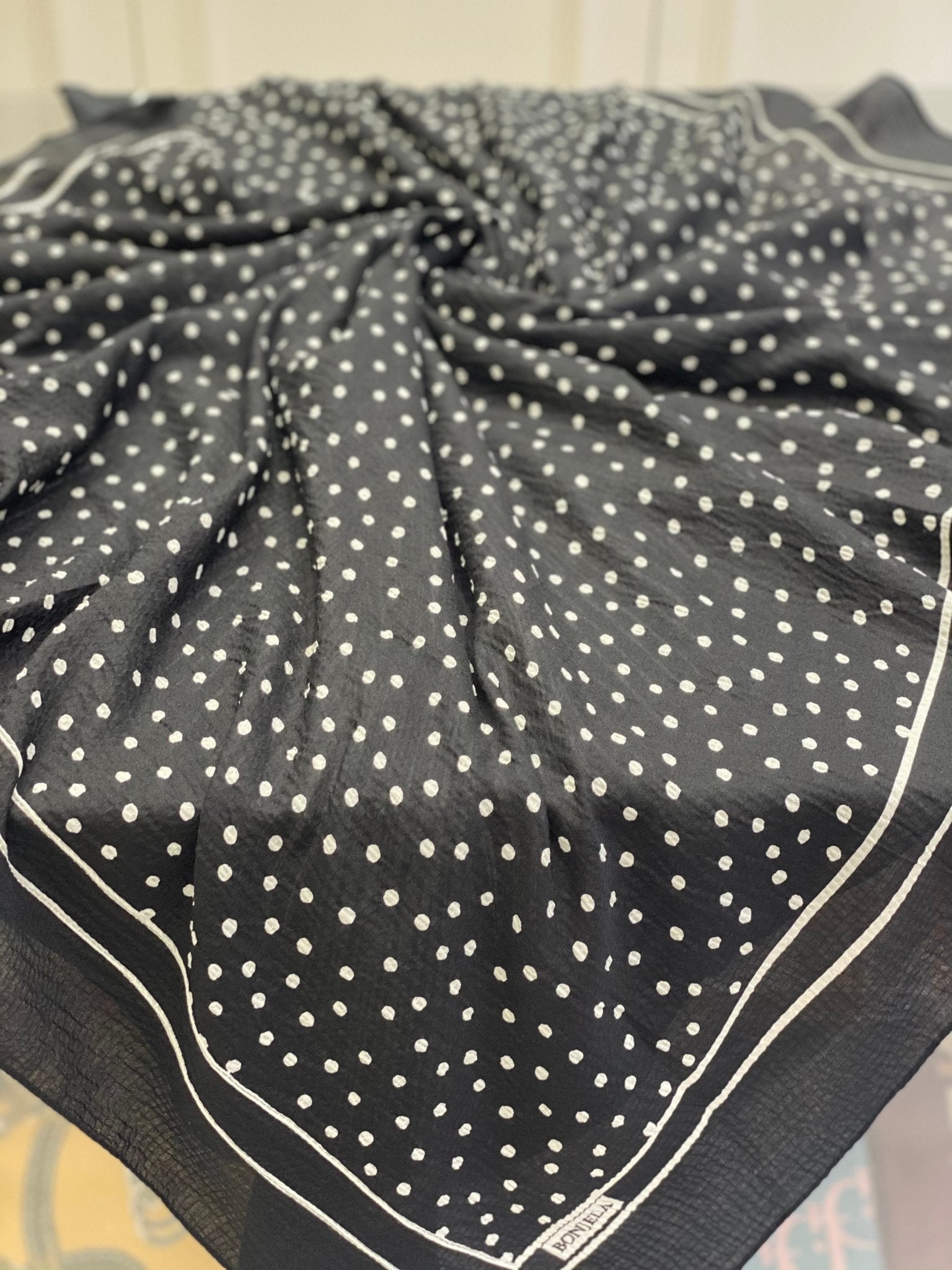 Siyah Beyaz Eşarp - Puantiye - Organic ScarfsOrganic Scarfs