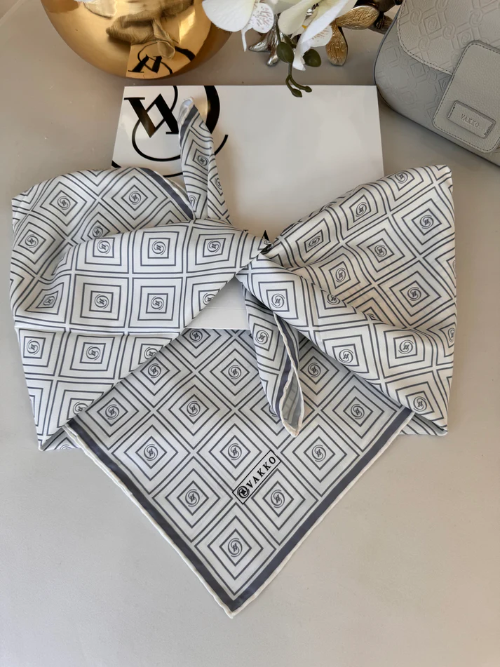 Vakko Kare Desen Twill Eşarp 44129 - Gümüş