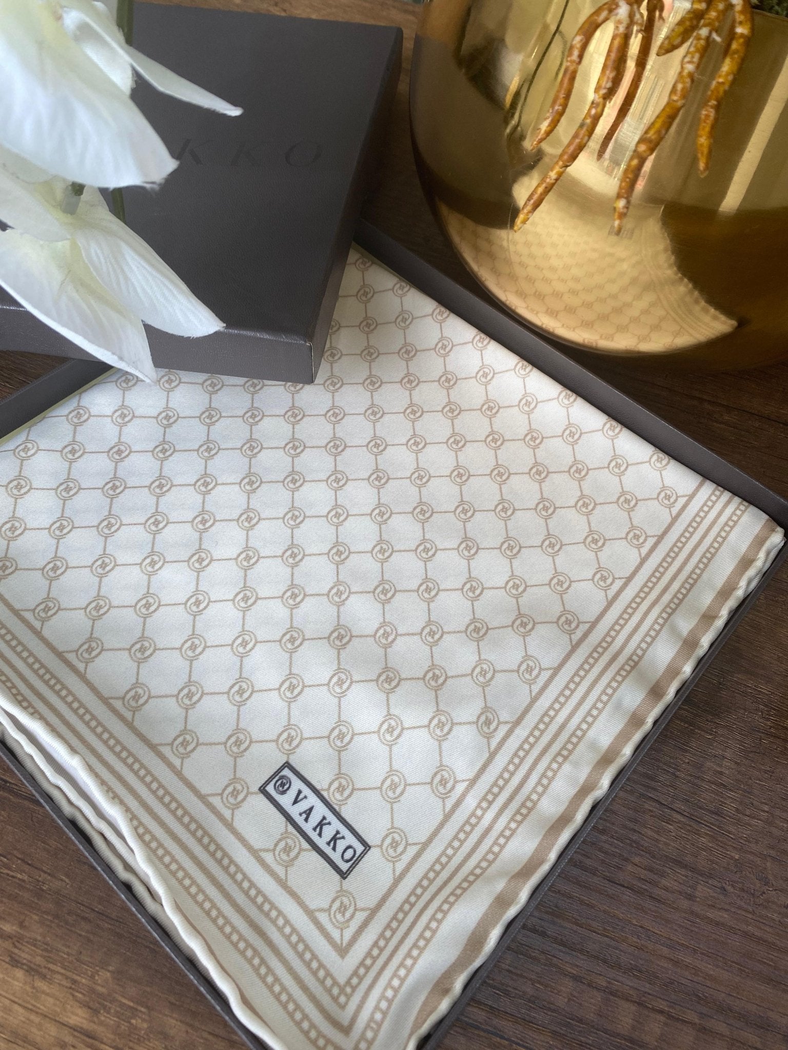 Vakko Monogram Twill İpek Eşarp 44104 - Bej - Organic ScarfsOrganic Scarfs