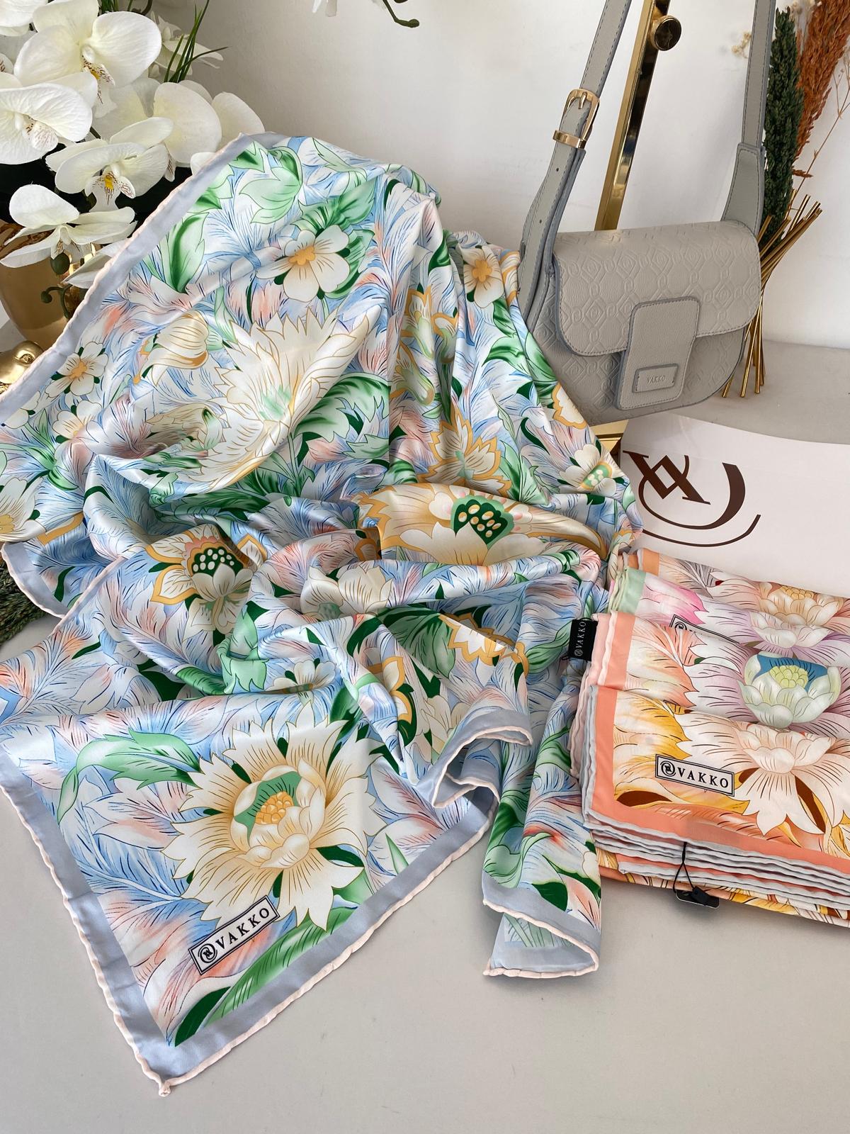 Vakko Çiçek Desen Twill Eşarp 77006 - Bebe Mavisi