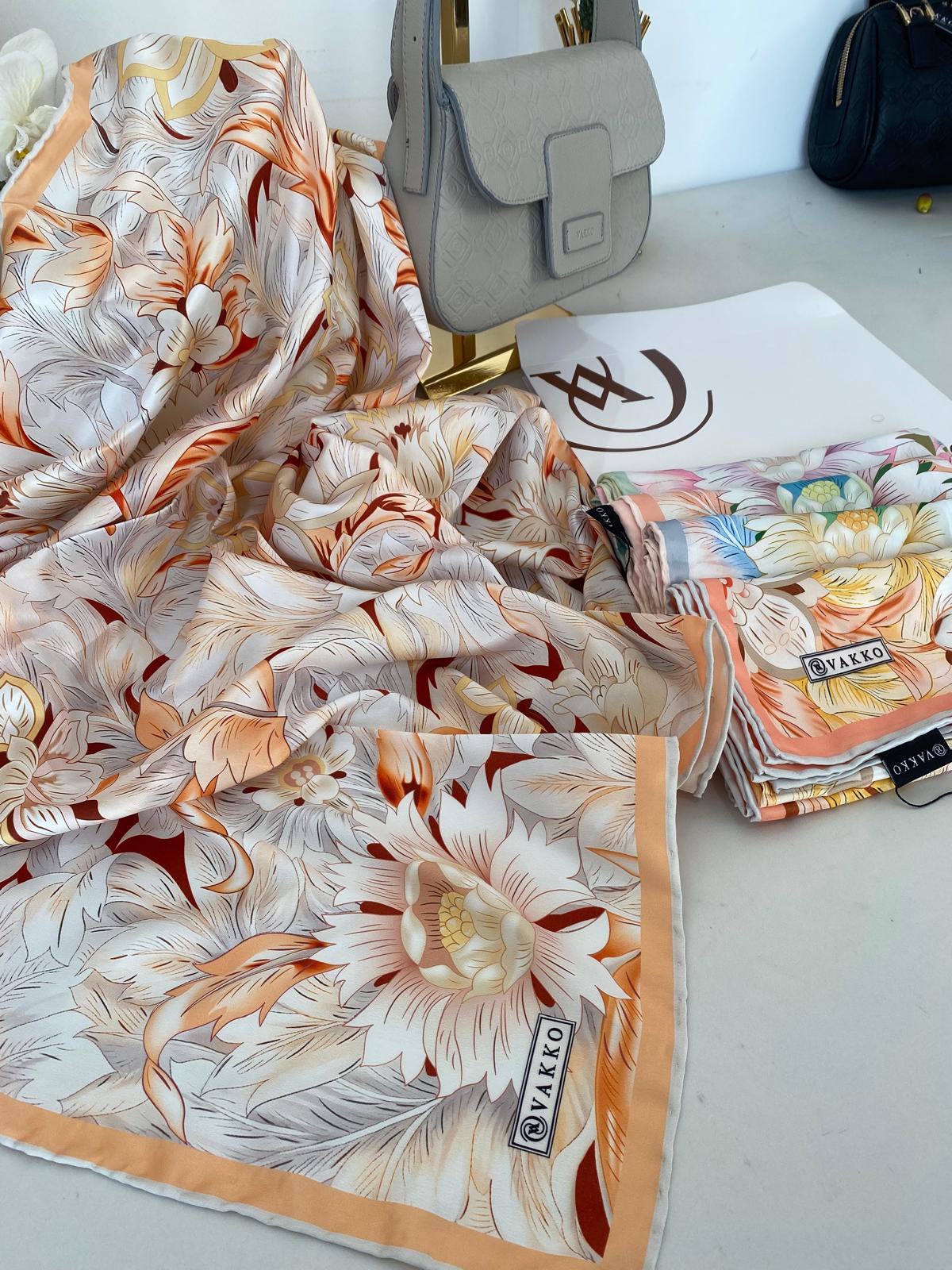 Vakko Çiçek Desen Twill Eşarp 77006 - Mango